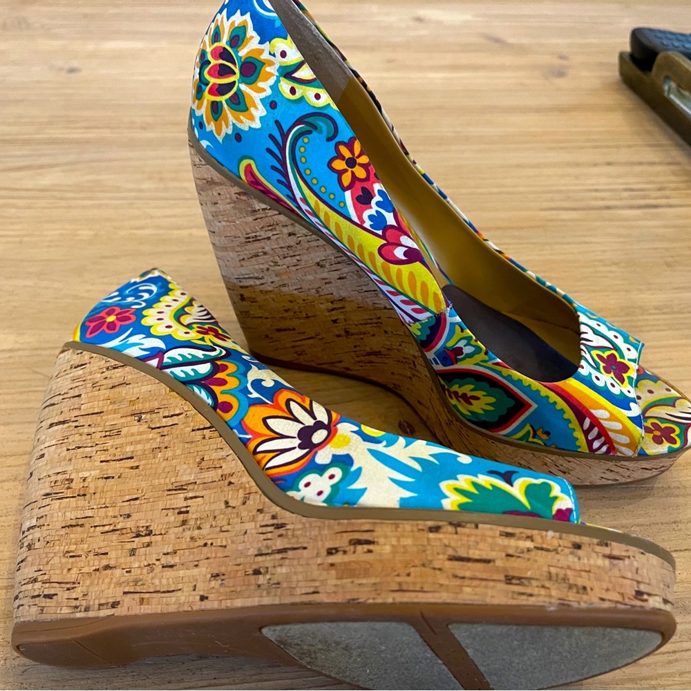 Opened Toe Floral Wede